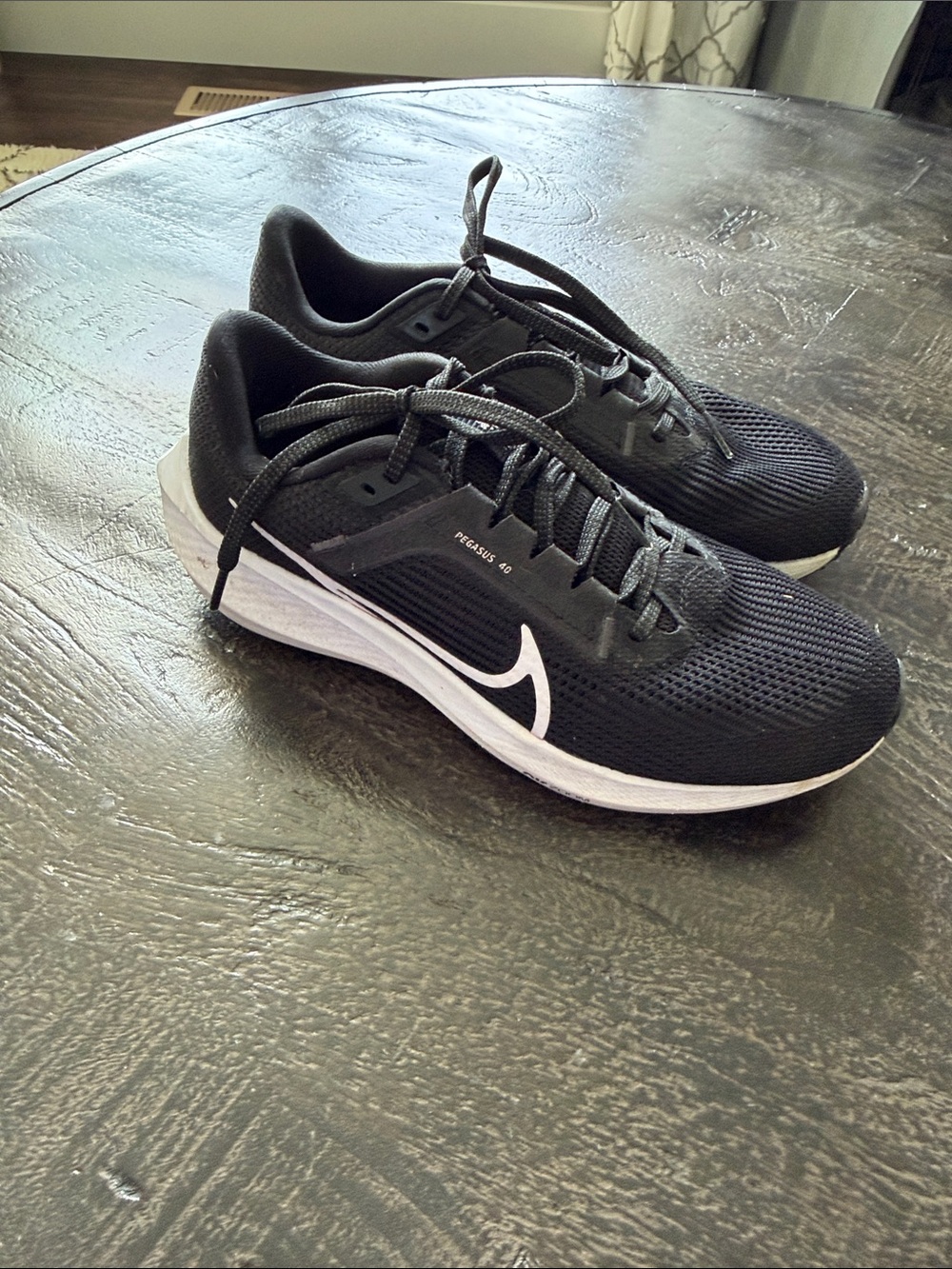 Nike Black and White Women's Athletic Running Shoes